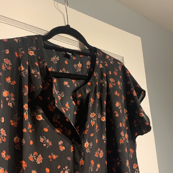 Icone / Simons drapey floral blouse - Picture 3 of 12